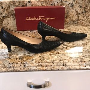 Ferragamo Nero pebble suede kid pump w/kitten heel